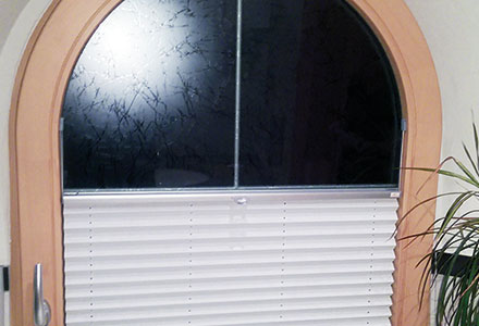 Plissee Rundbogenfenster